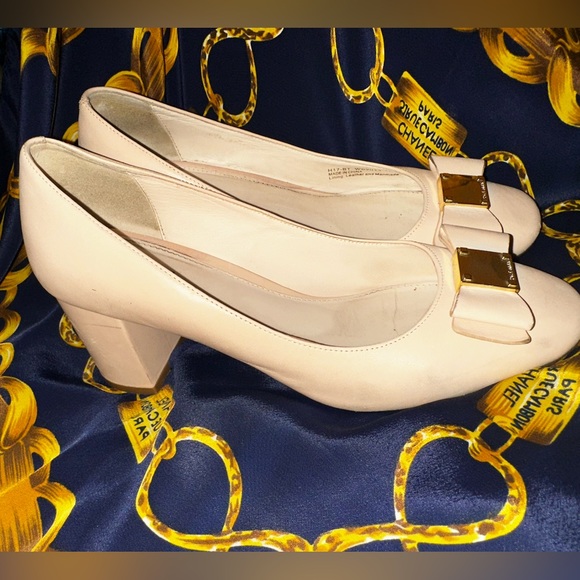 COLE HAAN CLASSY FRONT BOW CHUNKY HEEL - Picture 2 of 8